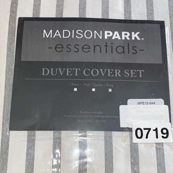 Madison Park Striped Reversible Duvet Set - Picture 3 of 5